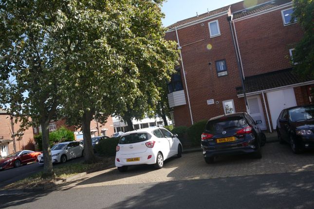 25 Saker Place, Wallsend photo 2