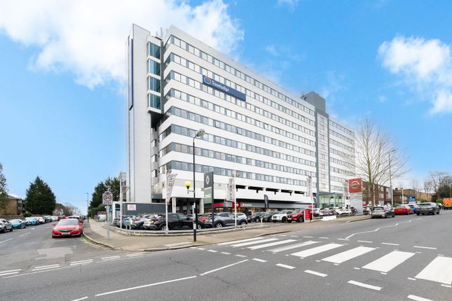 Flat to rent in Yeoman House, 63 Croydon Road, London