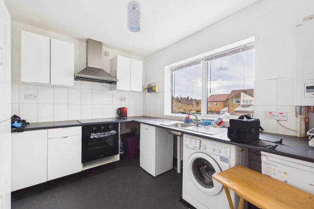 27, Chalvey Gardens, Berkshire photo 2