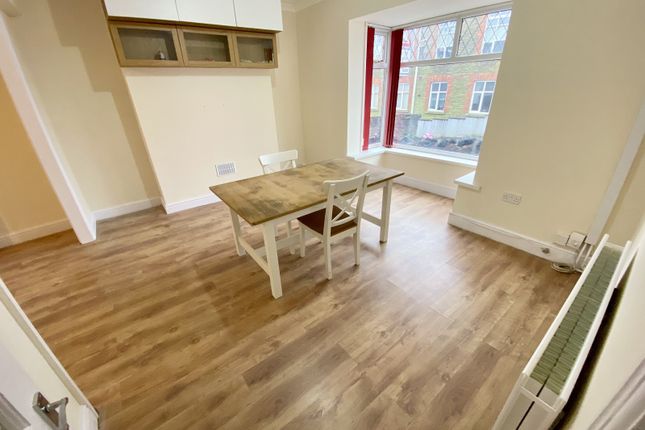 31, Parry Road, Swansea photo 4