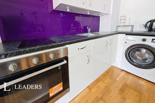 Flat 9,, 10-12, Farncombe Road, Worthing photo 3