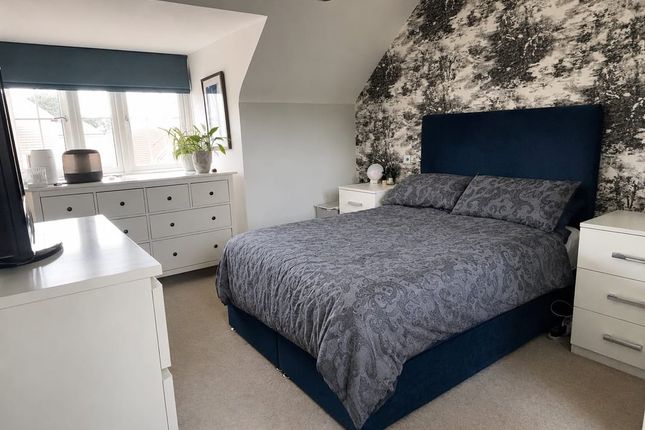4 Lance Way, Arborfield Green, Reading photo 3