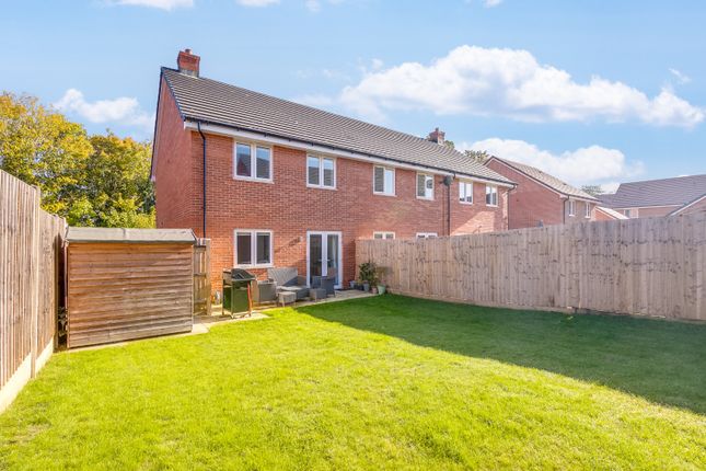 14 Claves Crescent, Welwyn Garden City, Hertfordshire photo 2
