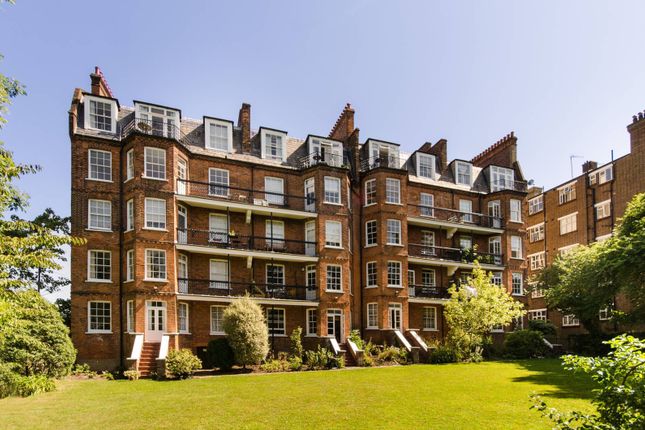 Flat to rent in Mapesbury Court NW2, Willesden Green, London,