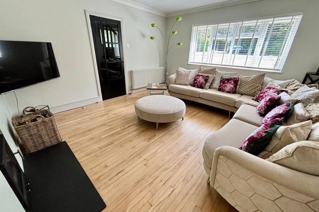 11, Fern Close, Camberley photo 4