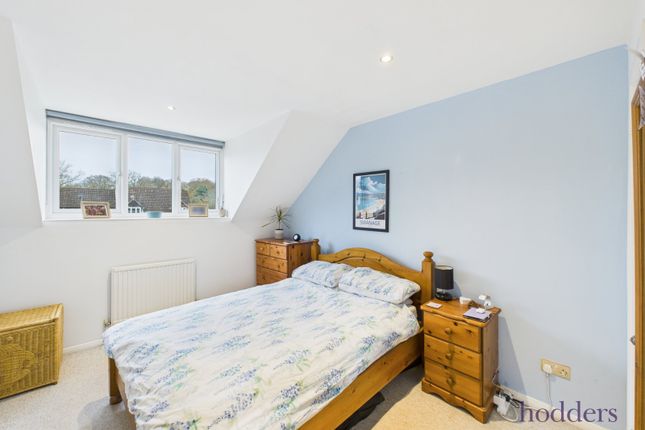 49, Monks Crescent, Addlestone photo 4