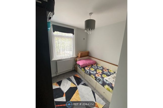 Thumbnail Room to rent in Buntingbridge Road, Ilford