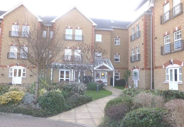 Thumbnail Flat to rent in Kingfisher Court, Draper Close, Isleworth, Middlesex