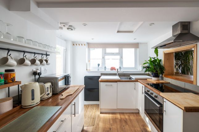Flat 1, 48 Holmesdale Road, Reigate photo 3