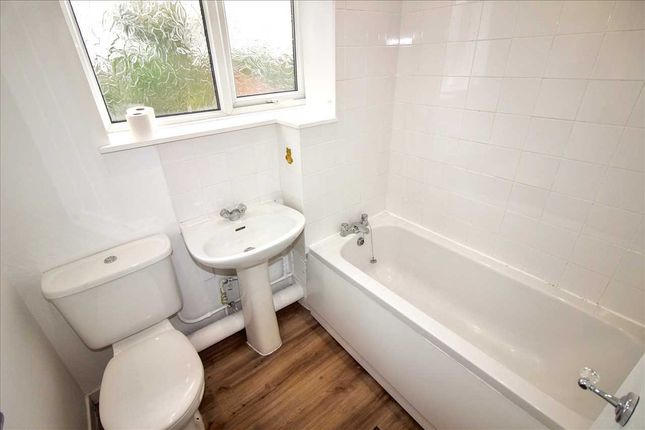 7, West Moor Court, West Moor photo 5