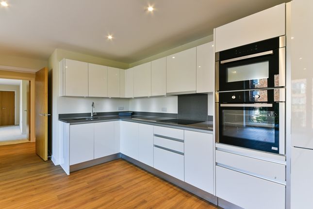 Flat to rent in Howard Road, Stanmore