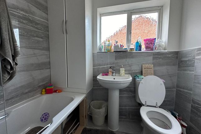 9 Guinevere Way, Leicester photo 3