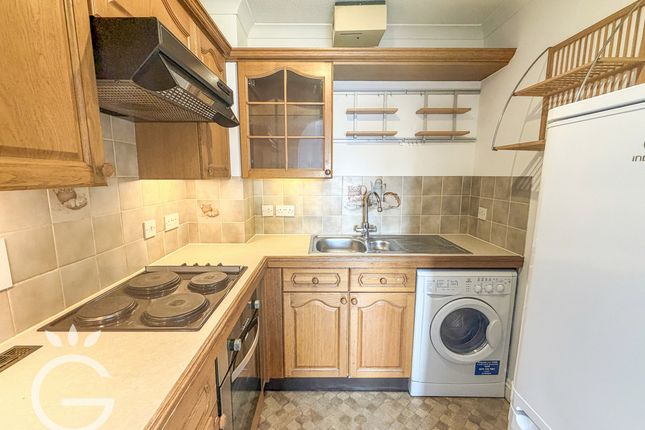 Flat Flat 10, Bell Court, Wargrave Road, Reading photo 4