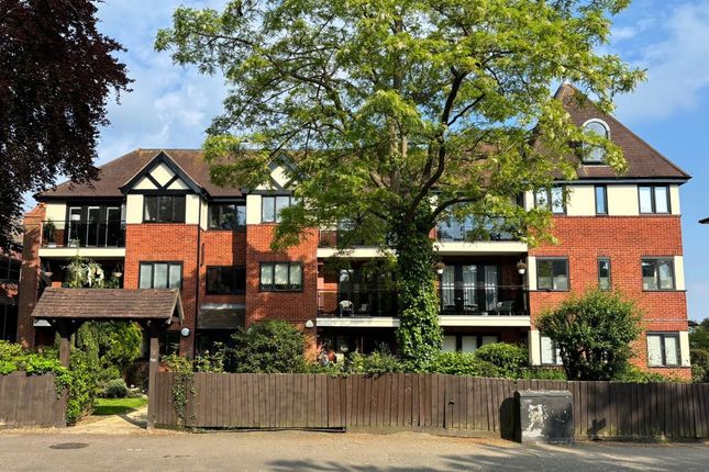 Thumbnail Flat for sale in Flat 6 Lords Bushes Court, 700 High Road, Buckhurst Hill, Essex