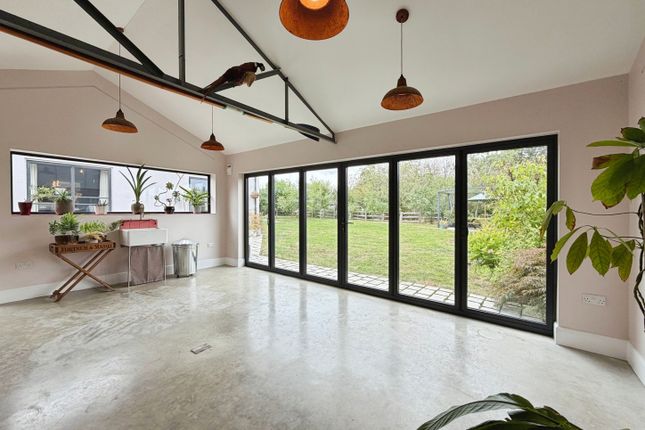 Pelican House, Lower Road, Witney photo 4