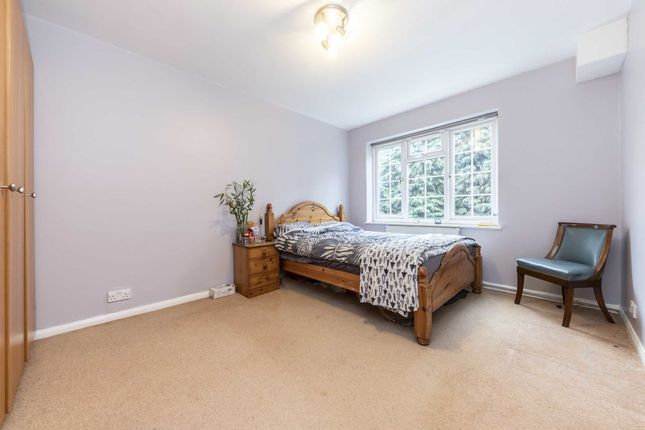 Flat for sale in St. Peters Way, London