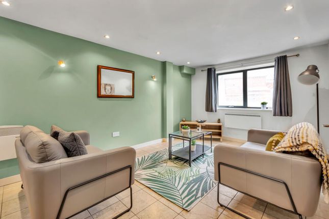 3 Bed Flat To Rent Sherwood Rd, London Cr5