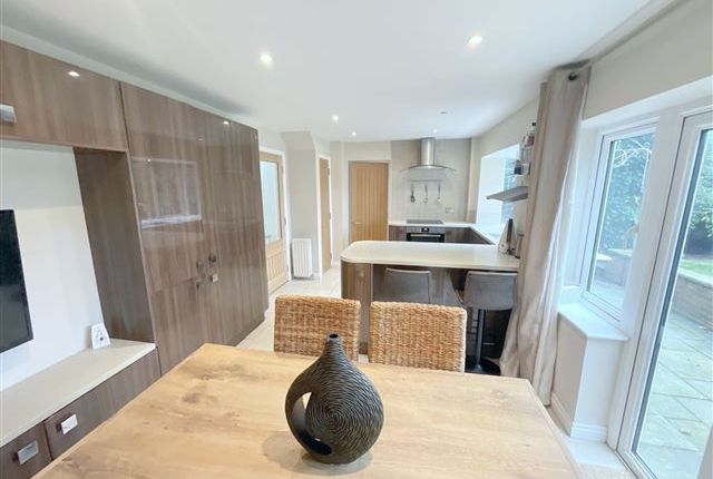 18, Thoresby Close Aston, Sheffield photo 3