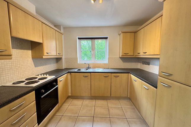 45, School Meadow, Guildford photo 2