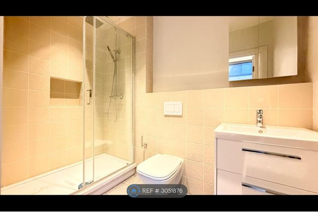 Flat, Wilks Place, London photo 5