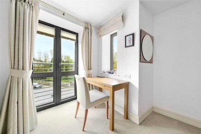 24 Dial Stone Court,, Oatlands Avenue, Surrey photo 4