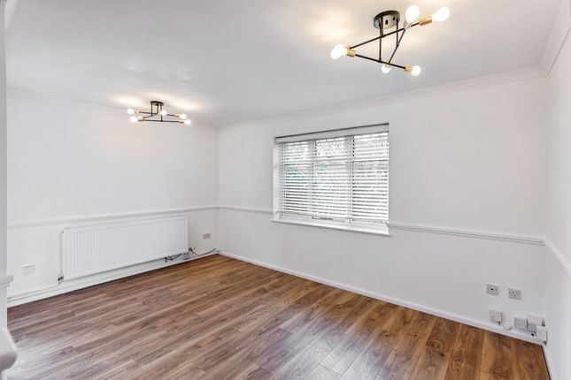 26, Bradfield Close, RUSHDEN photo 2