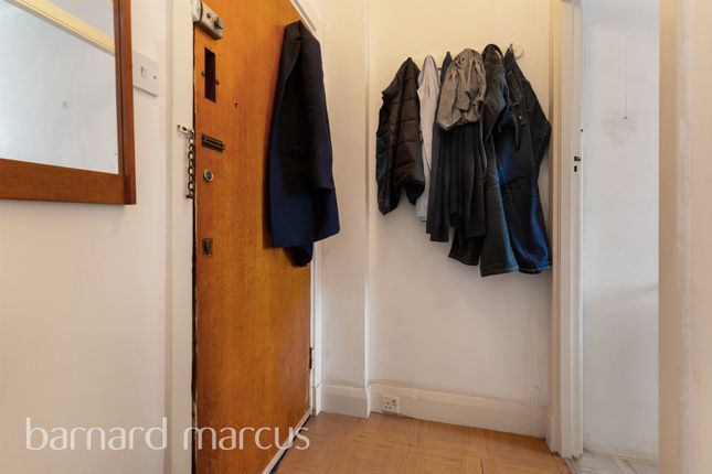 Studio for sale in Balham High Road, London