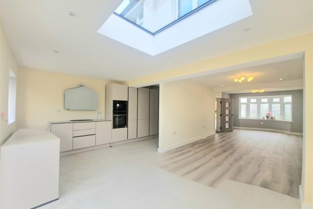 135, Uxendon Hill, Wembley photo 2