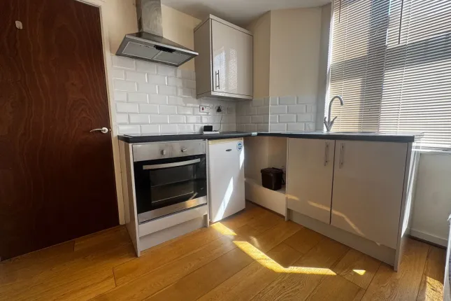 flat 8, 320 Portswood Road, Portswood Road, Southampton photo 2