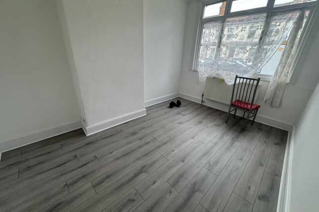 3 Bed Flat To Rent In Southall
