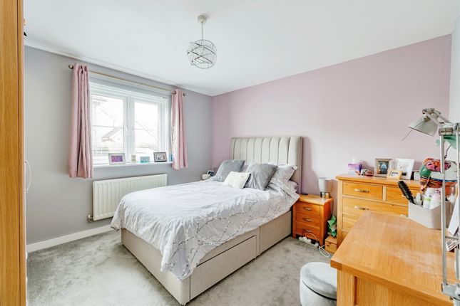 Flat for sale in Tylehurst Drive, Redhill