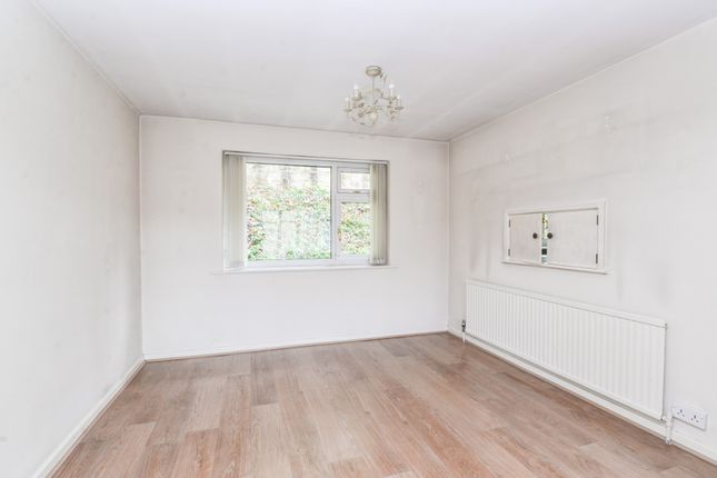 26, Hall Bank Drive, West Yorkshire photo 4
