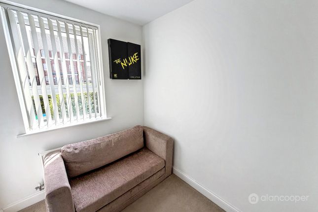 38 Topiary Road, Nuneaton, Warwickshire photo 4