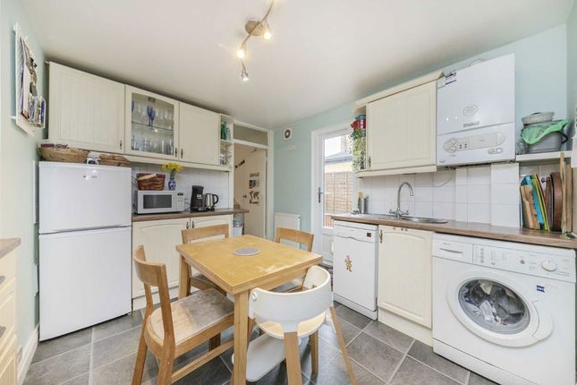 Flat 1, 87, Hopton Road, London photo 2