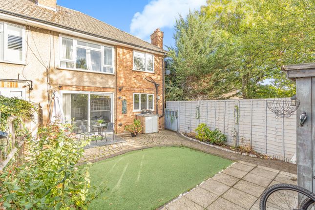 2, Russell Crescent, Hertfordshire photo 4