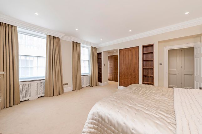 Duplex to rent in Eaton Place, London