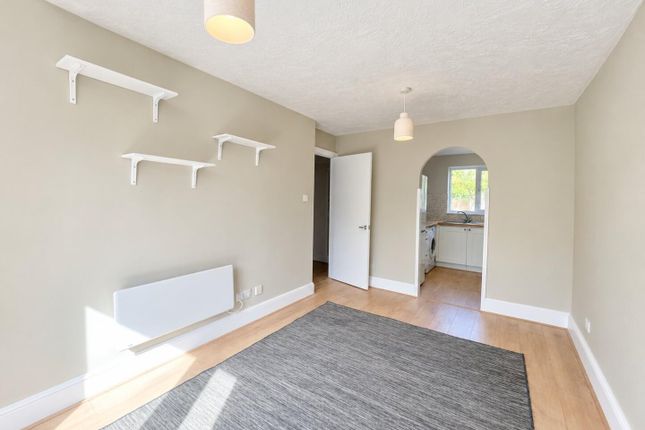 139, Orchard Grove, London photo 4