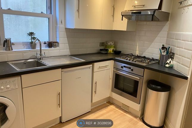 Flat A  Mayflower Road, Clapham North, London photo 5