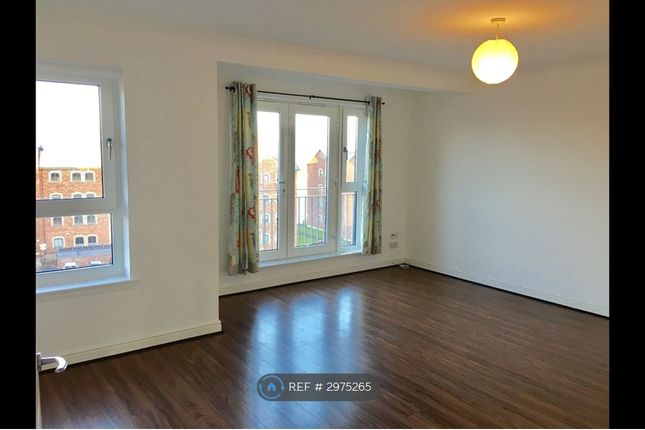 Flat, Kincaid Court, Greenock photo 2