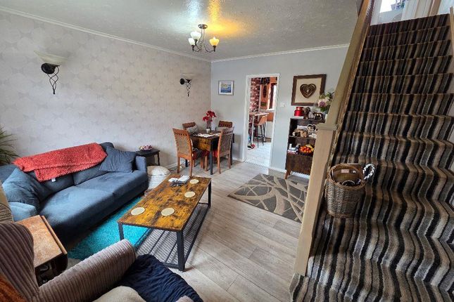 2, Oak Close, Swadlincote photo 4