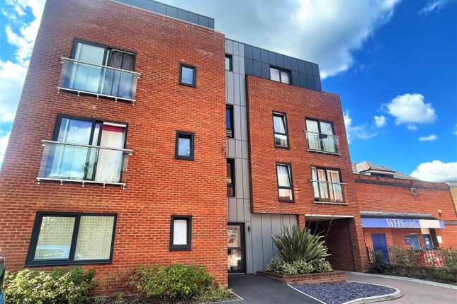 Flat to rent in Balfour Court, Camberley