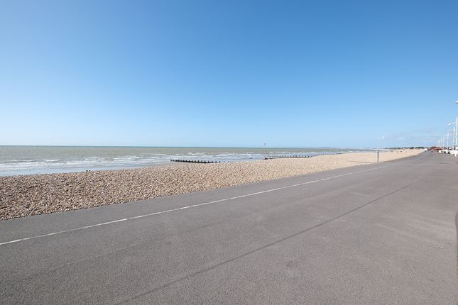 Flat 4,, Park Terrace, Bognor Regis, West Sussex photo 4