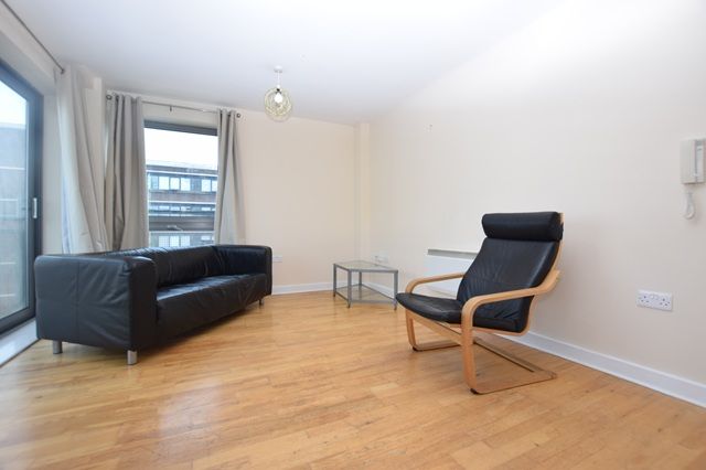 Apt 504, Sheffield photo 2