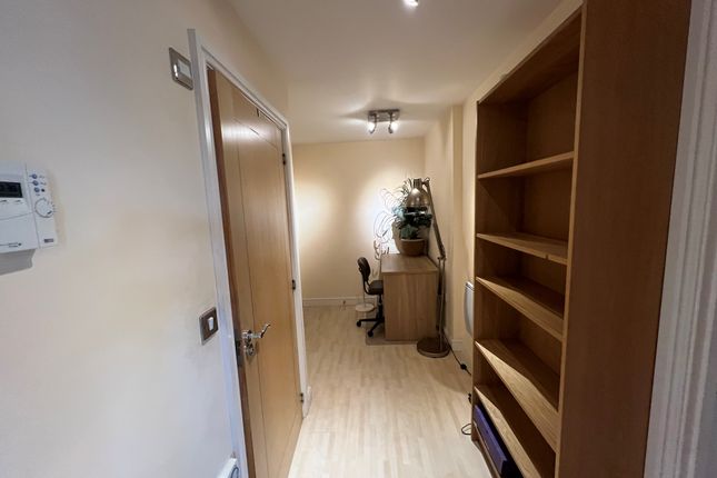 Flat 33, Crawley photo 3