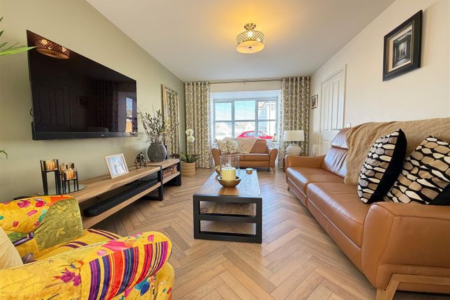 41, Barrie Avenue, Glasgow photo 2