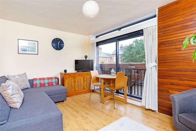 Flat 14,, Martin Court, Oxford photo 2