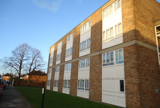 Thumbnail Flat to rent in St. Marys Avenue North, Southall