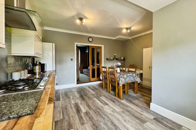 30, Weghill Road, Hull photo 3
