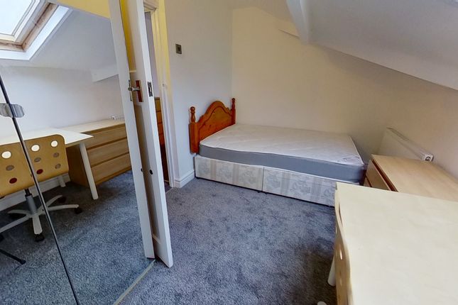 42 Hessle Avenue, Leeds photo 4