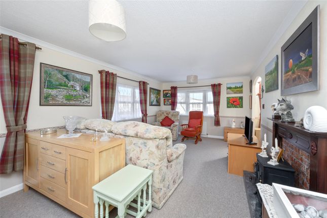 28, The Fairway, Lancing photo 4